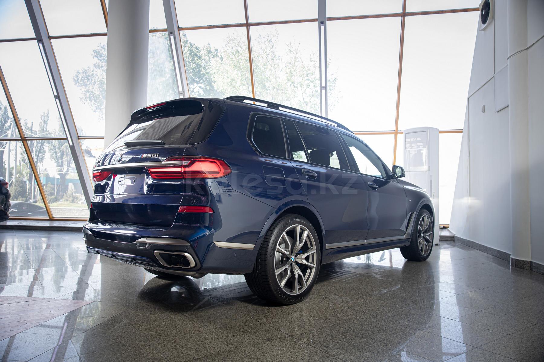 BMW X7 SUV 2021 - н.в. года от 55 000 000 тенге