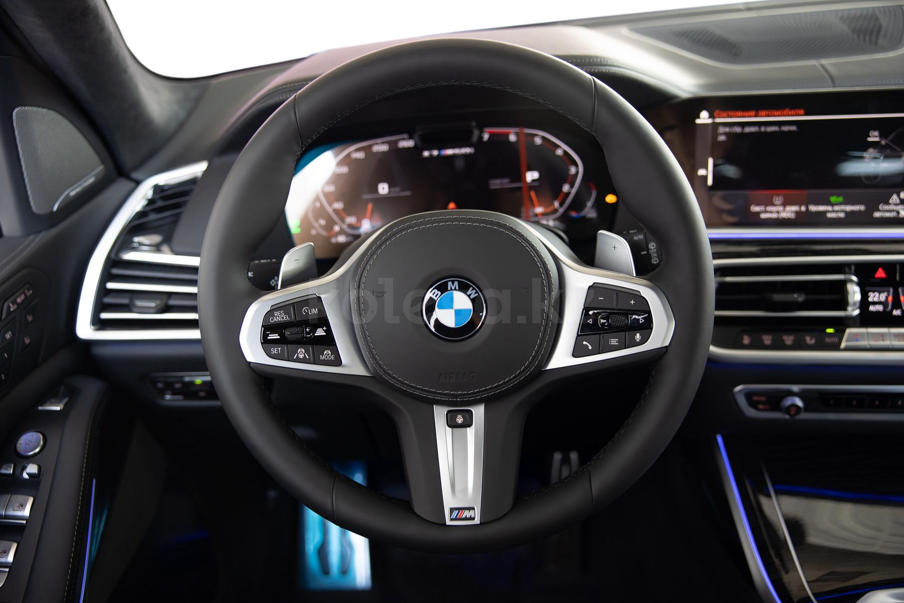 BMW X7 SUV 2021 - н.в. года от 89 000 000 тенге