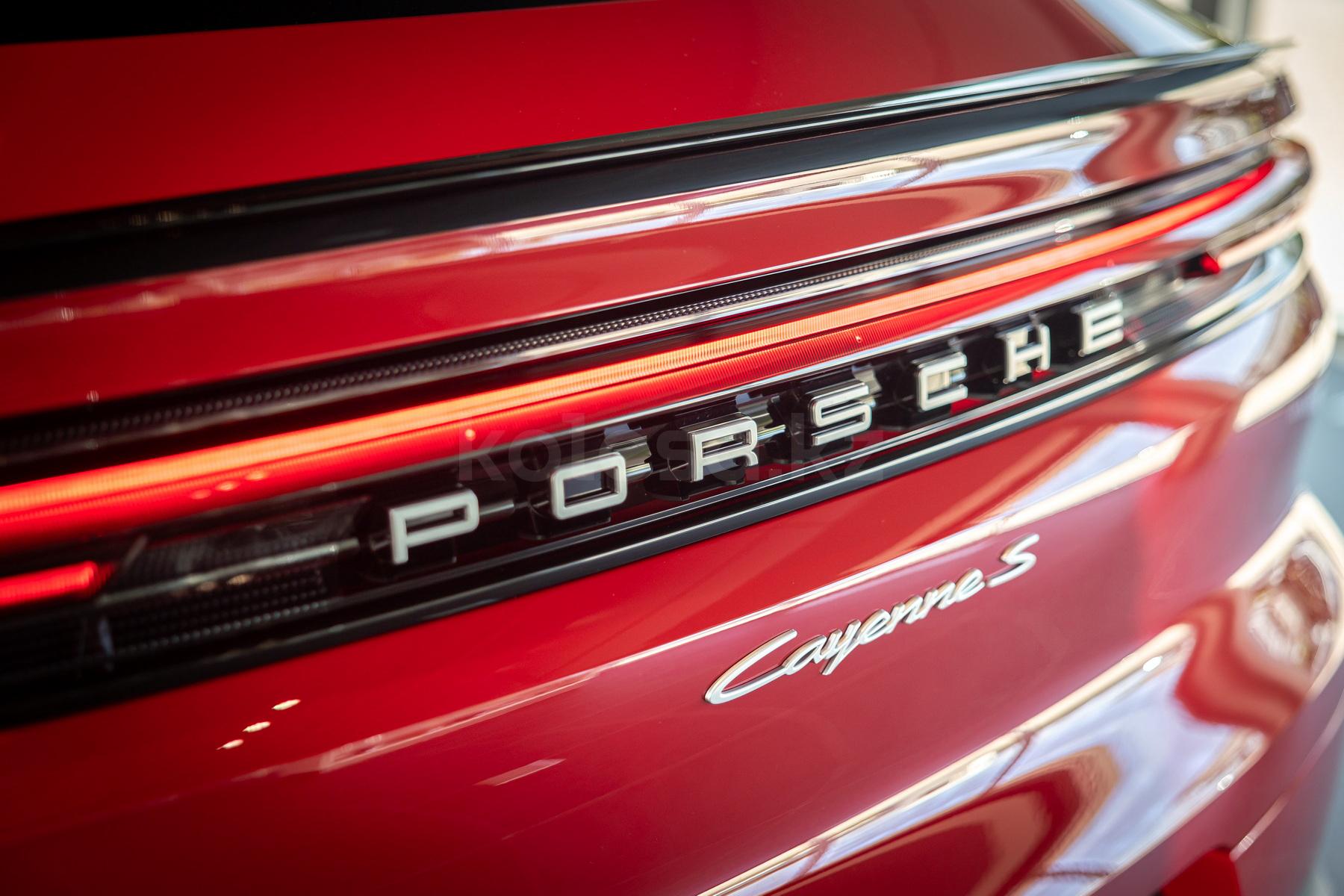 Porsche Cayenne SUV 2017 - н.в. года от 119 000 000 тенге