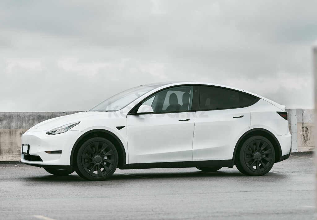 Tesla Model Y SUV 2019 - н.в. года от 33 500 000 тенге