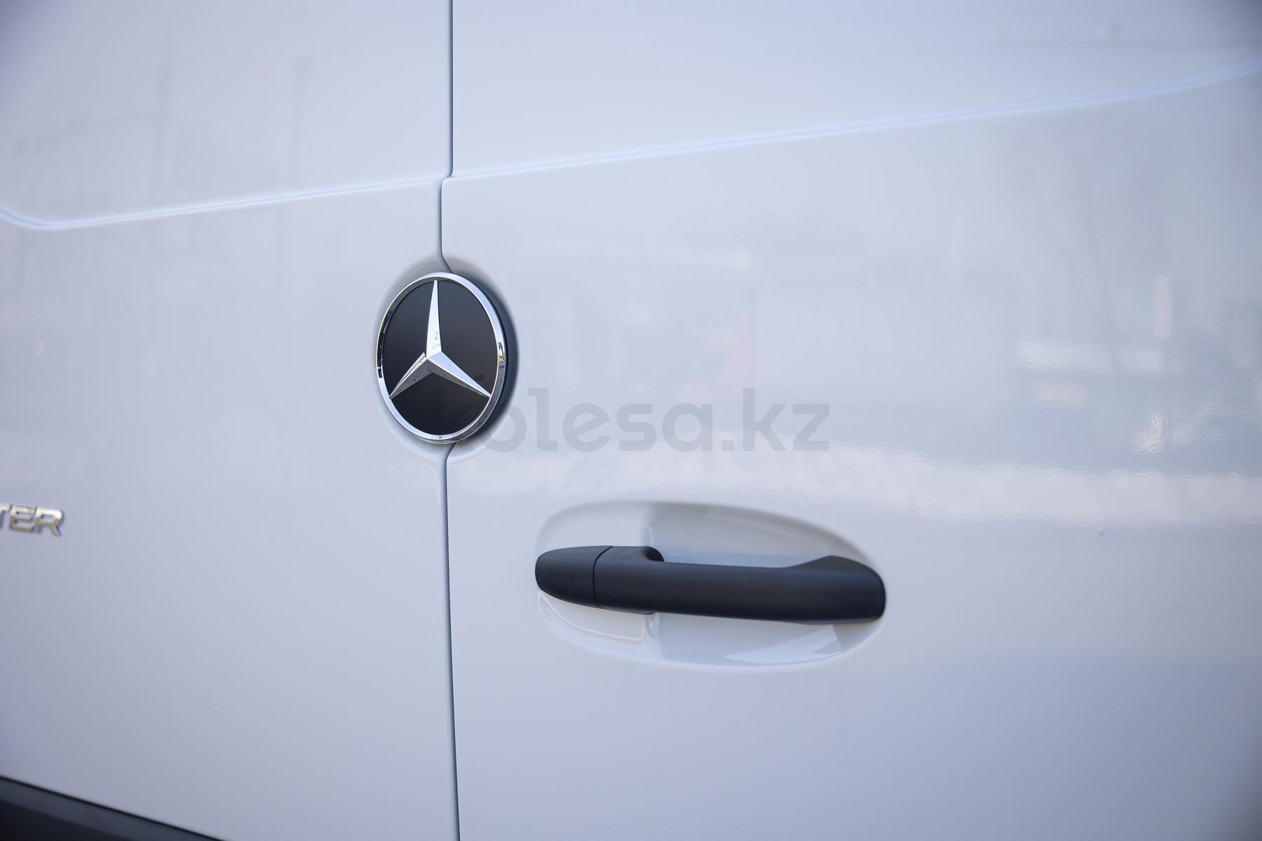 Mercedes-Benz Sprinter М 2018 - н.в. года от 39 000 000 тенге