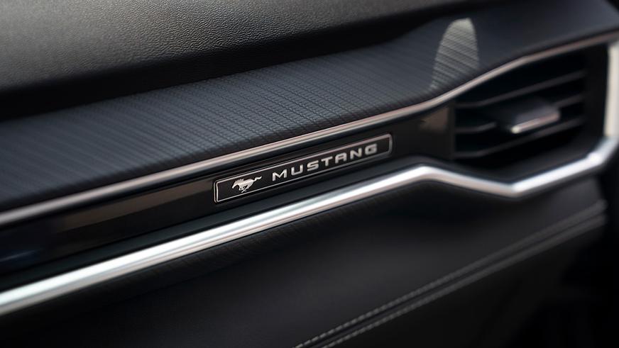 Новый Ford Mustang сохранил V8 и получил электронный ручник для дрифта