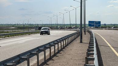Все бетонные трассы в Казахстане решено закатать асфальтом