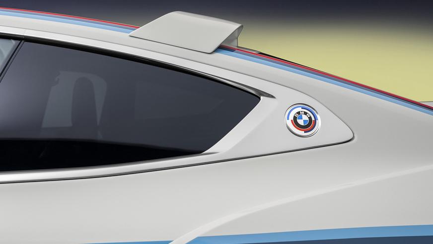 BMW вернула в линейку культовый 3.0 CSL с механикой и задним приводом