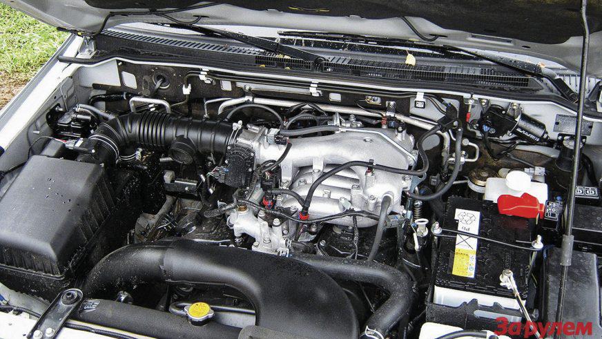 Mitsubishi pajero моторы. Двигатель Mitsubishi Pajero 3.0. Митсубиси Паджеро 4 3.8 моторный отсек. Мотор Митсубиси Паджеро 3.2 дизель. Мотор 3.8 Паджеро 4.