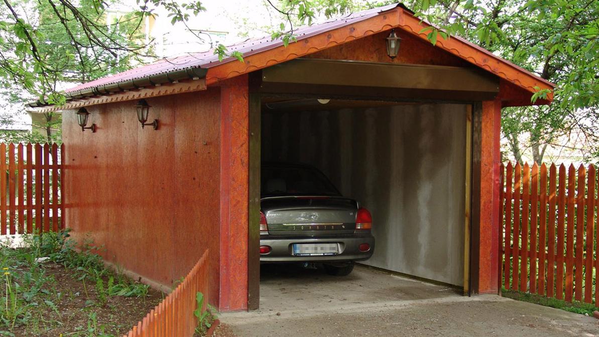 Можно ли на участке построить гараж. Гараж на участке. Дачный гараж. Гараж на даче. Красивый деревянный гараж.