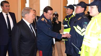 С 1 января 2019 года полицейские Казахстана оденут новую форму