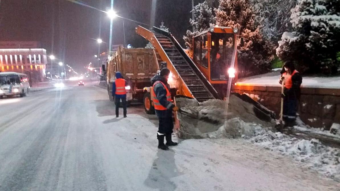 Дождь со снегом осложнили жизнь автомобилистам Алматы и области