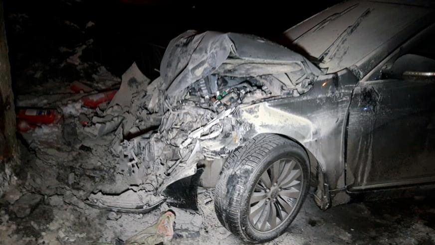 В Алматы автомобиль сбил пешехода, врезался в дерево и загорелся