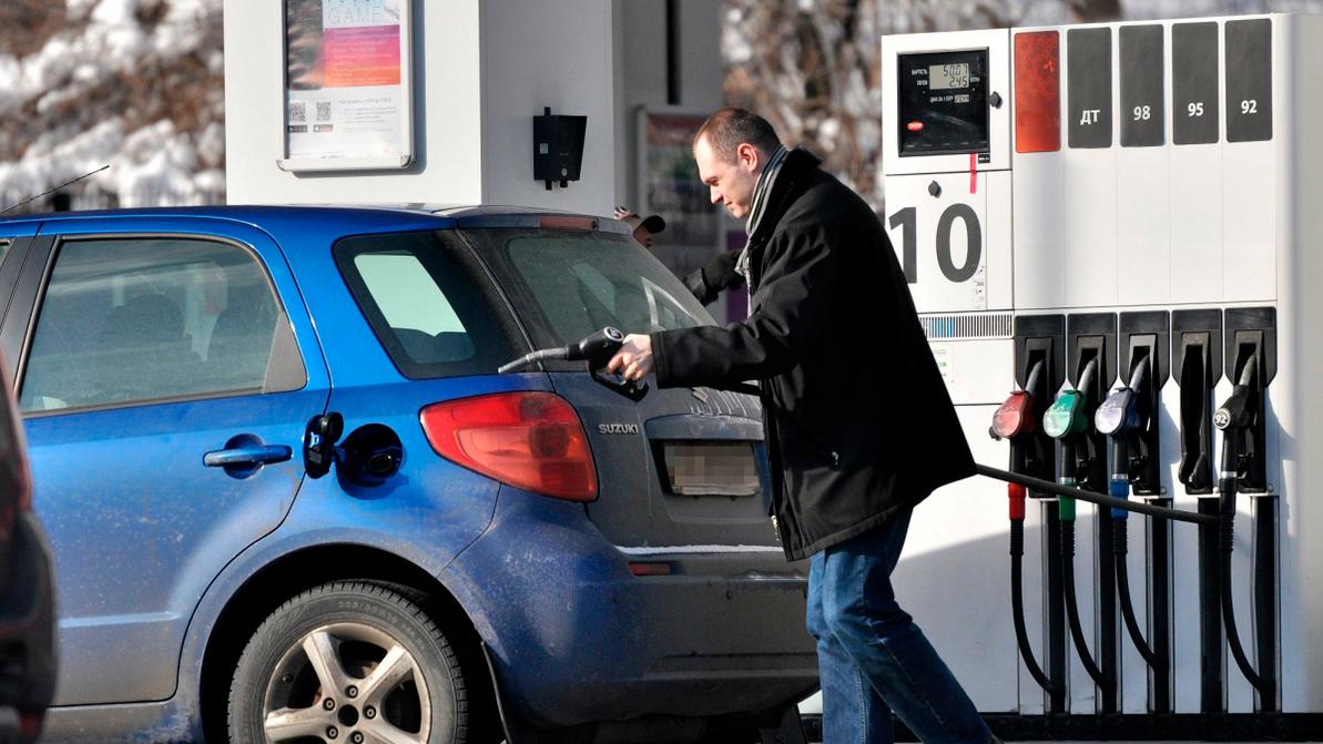 Бензин и дизель подешевели в Казахстане в феврале