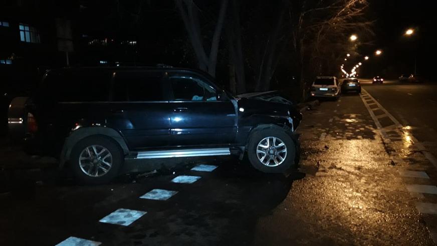 Два Toyota Land Cruiser столкнулись в Алматы