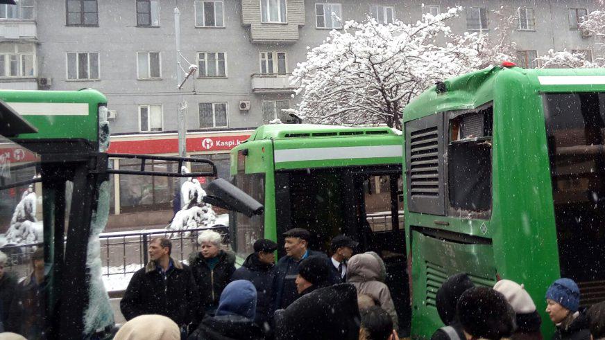Три автобуса столкнулись в Алматы