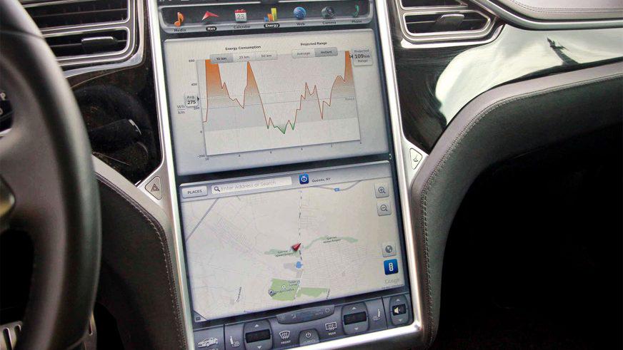Мультимедиа в стиле Tesla: стоит ли ставить?