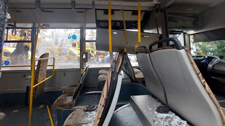 Два пассажирских автобуса столкнулись на Толе би и Абылай хана в Алматы