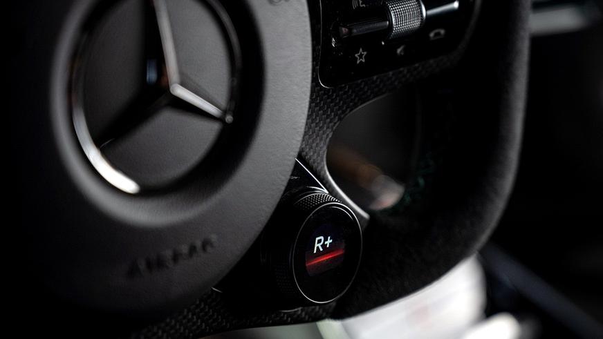 Серийный Mercedes-AMG One вышел в свет