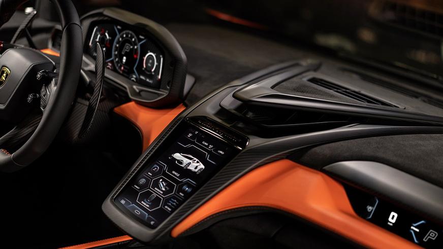 Преемник Lamborghini Aventador: три экрана, четыре мотора, 13 режимов