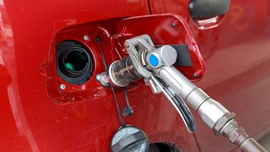 Отменить предельно допустимую цену на газ на заправках хотят в Казахстане