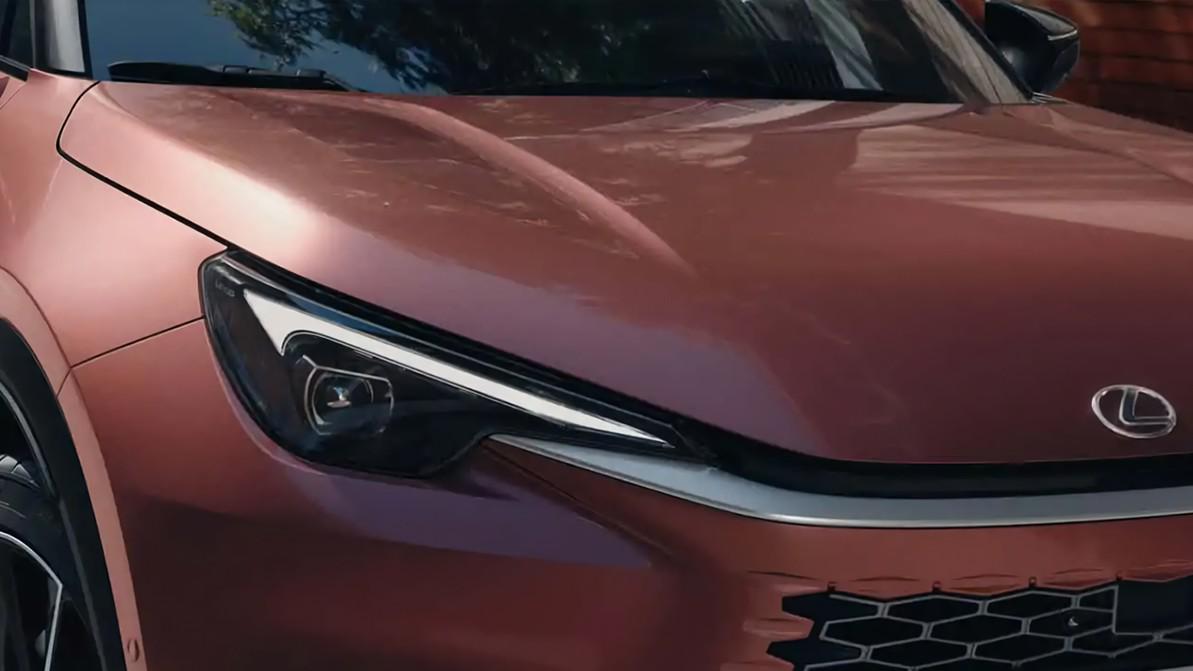Lexus покажет новую модель LBX 5 июня
