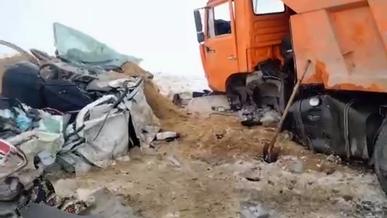 Самосвал раздавил Chevrolet Cobalt с людьми в Актюбинской области