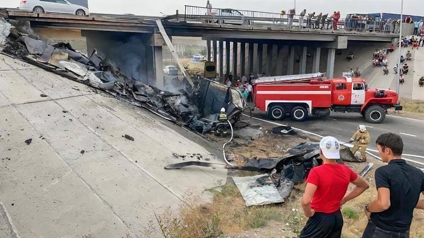 Фура упала с моста и сгорела в Туркестанской области
