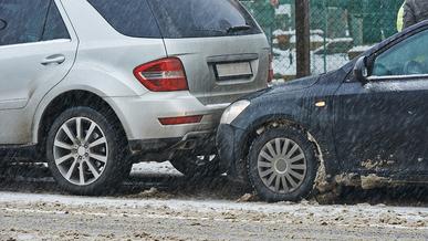 136 аварий произошло в Алматы за сутки во время снегопада