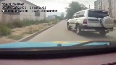Toyota Land Cruiser удирал от полиции в Павлодаре