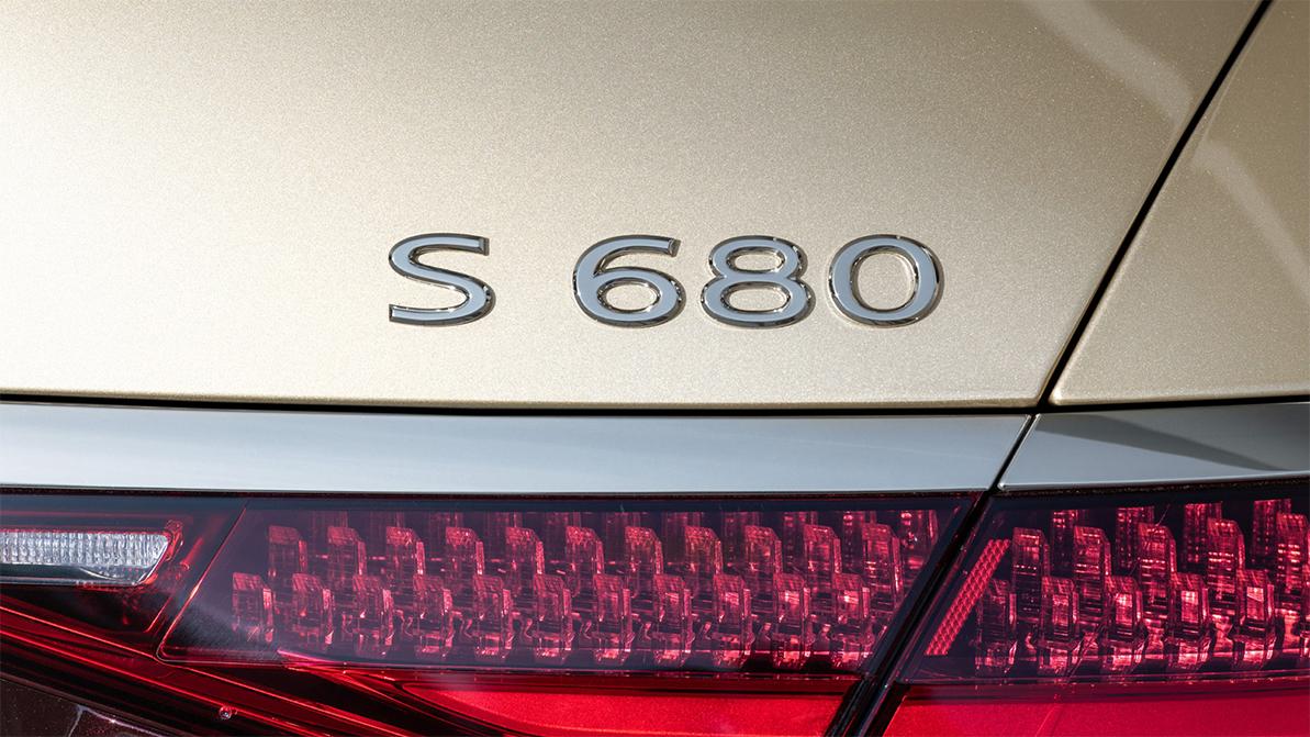 Mercedes-Maybach S680: не такой мощный, зато с полным приводом