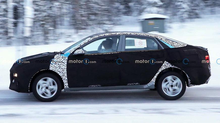 Новый Hyundai Accent засекли на тестах