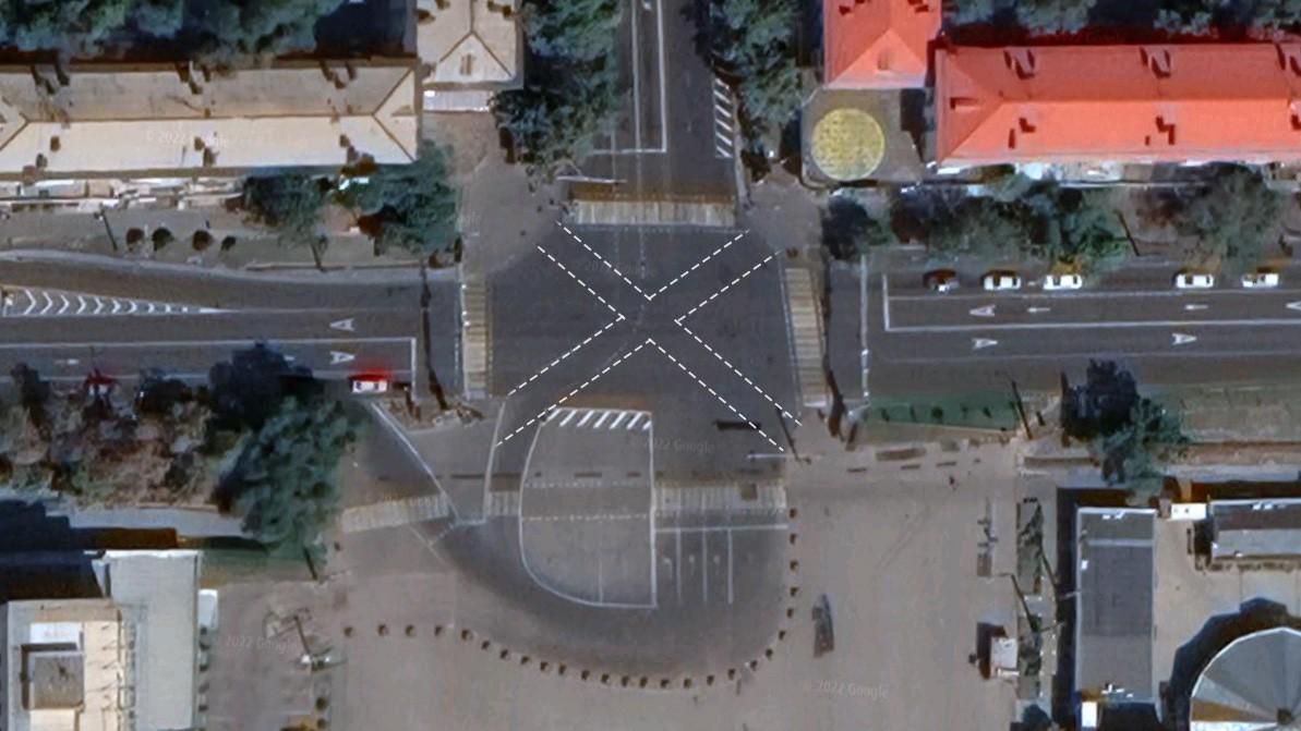 На Ауэзова — Тимирязева пешеходы могут перейти через центр перекрёстка