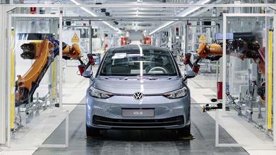 Volkswagen приостановит производство электрокаров на двух заводах