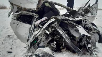 Два человека погибли в столкновении Hyundai Accent с КамАЗом