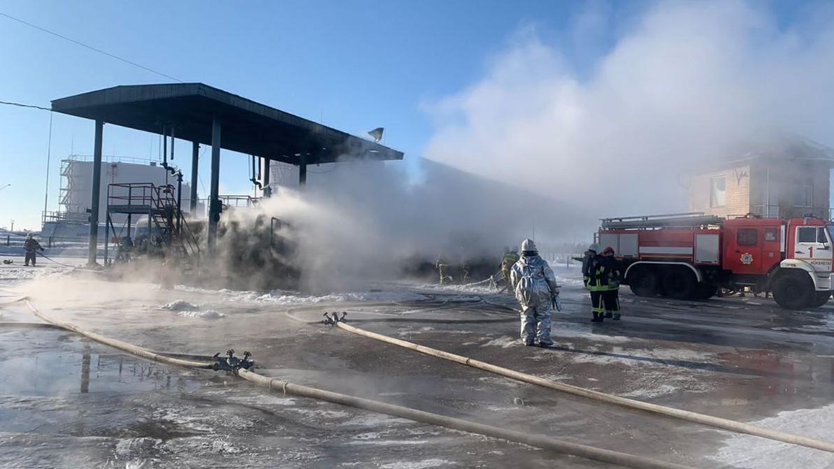 Два бензовоза сгорели на заправке в Кокшетау