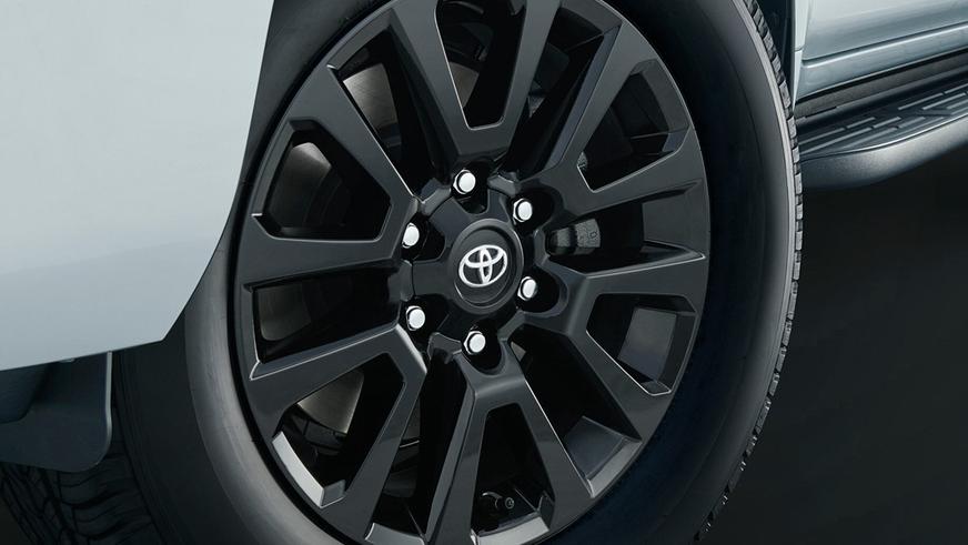 Toyota Land Cruiser Prado получил чёрную спецверсию
