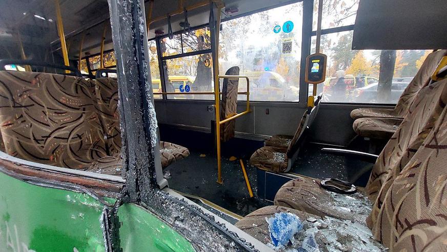 Два пассажирских автобуса столкнулись на Толе би и Абылай хана в Алматы