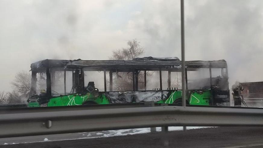 Автобус сгорел на Восточке в Алматы