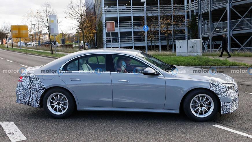 Новый Mercedes E-Class не получит гиперэкран