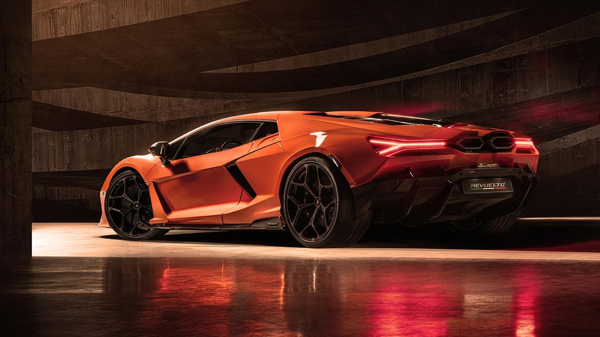 Преемник Lamborghini Aventador: три экрана, четыре мотора, 13 режимов