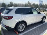 BMW X5 2018 года за 41 000 000 тг. в Алматы – фото 2