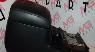 Консоль (борода) В Сборе Lexus LX 570 за 100 тг. в Алматы