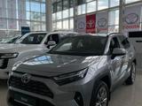 Toyota RAV 4 Luxe 2023 года за 22 240 000 тг. в Атырау – фото 2