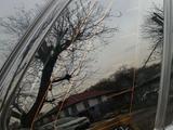 Заднее боковое стекло на крыло БМВ Е70 за 40 000 тг. в Алматы – фото 2