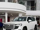 Toyota Land Cruiser Prestige 2023 года за 51 500 000 тг. в Астана