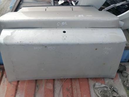 Крышка багажника Мерседес 190 седан за 2 500 тг. в Алматы