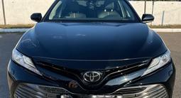 Toyota Camry 2020 года за 16 150 000 тг. в Рудный – фото 2