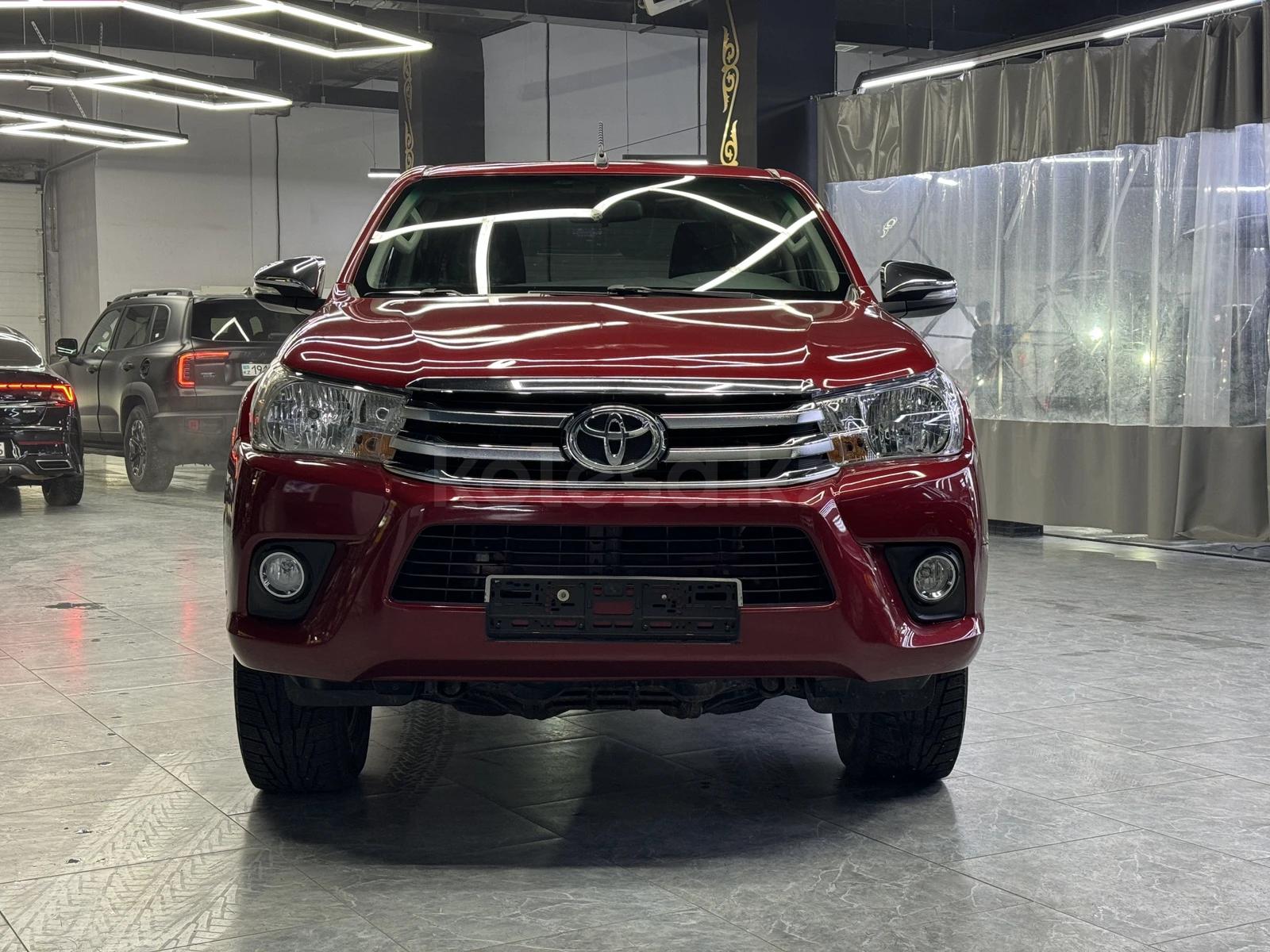 Toyota Hilux 2015 г.