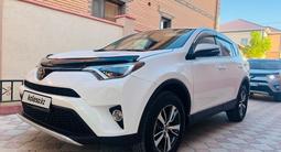 Toyota RAV 4 2018 года за 14 200 000 тг. в Актау