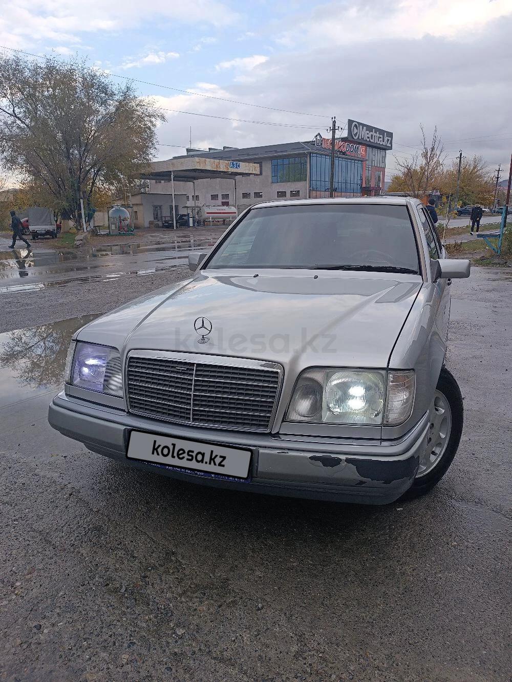 Mercedes-Benz E 220 1993 г.
