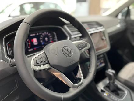 Volkswagen Tiguan Respect (2WD) 2021 года за 15 295 000 тг. в Шымкент – фото 6