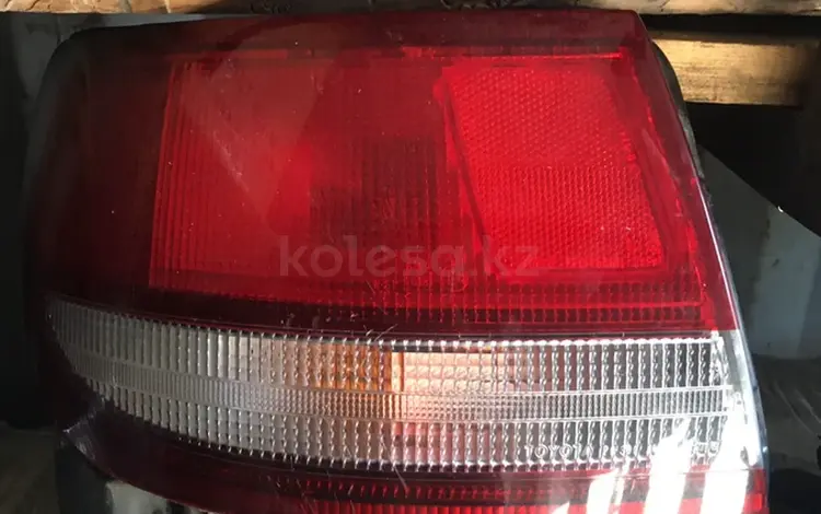 Задний левый фонарь на Toyota CarinaE хэтчбек б. У оригинальный за 35 000 тг. в Алматы