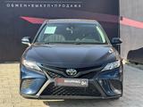 Toyota Camry 2019 года за 15 300 000 тг. в Актобе – фото 2
